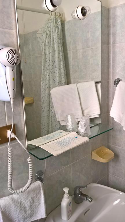 Albergo Golfo Фоллоніка Екстер'єр фото
